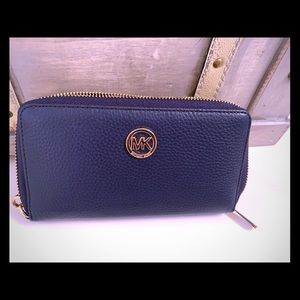 Michael Kors wallet/wristlet